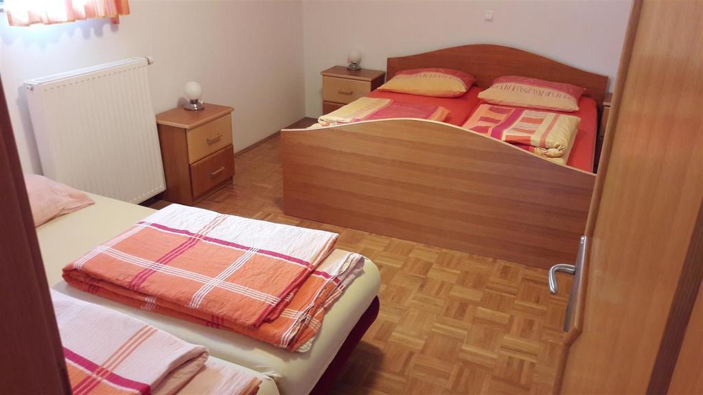 Tourist Farm Skrbina Apartman Otočec Kültér fotó