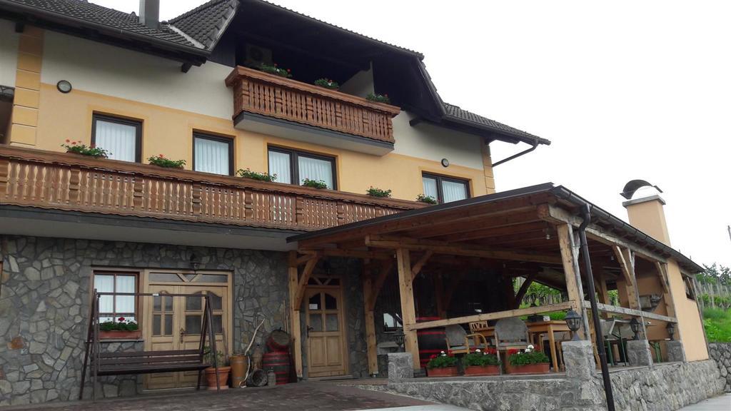 Tourist Farm Skrbina Apartman Otočec Kültér fotó