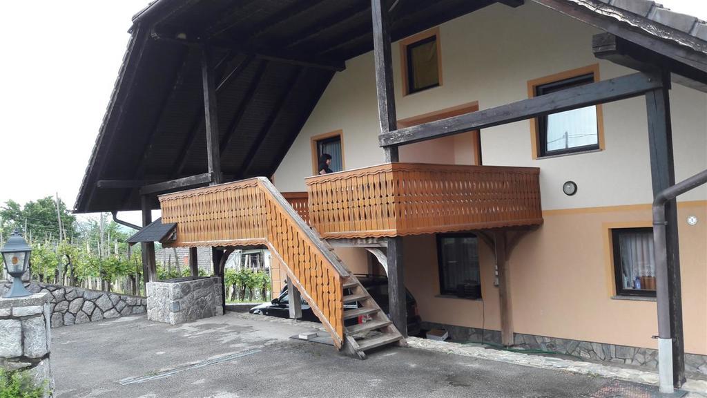 Tourist Farm Skrbina Apartman Otočec Kültér fotó