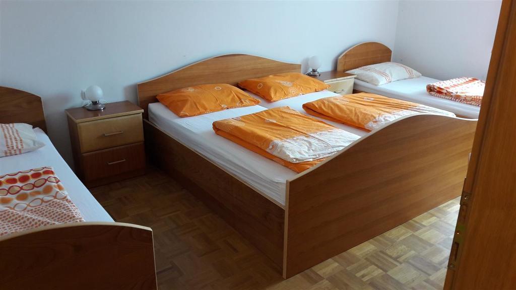 Tourist Farm Skrbina Apartman Otočec Kültér fotó