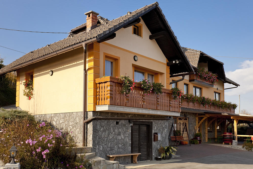 Tourist Farm Skrbina Apartman Otočec Szoba fotó